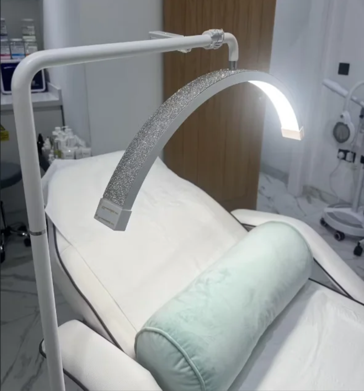 Luces de media luna: cómo están revolucionando la iluminación en la industria de la belleza