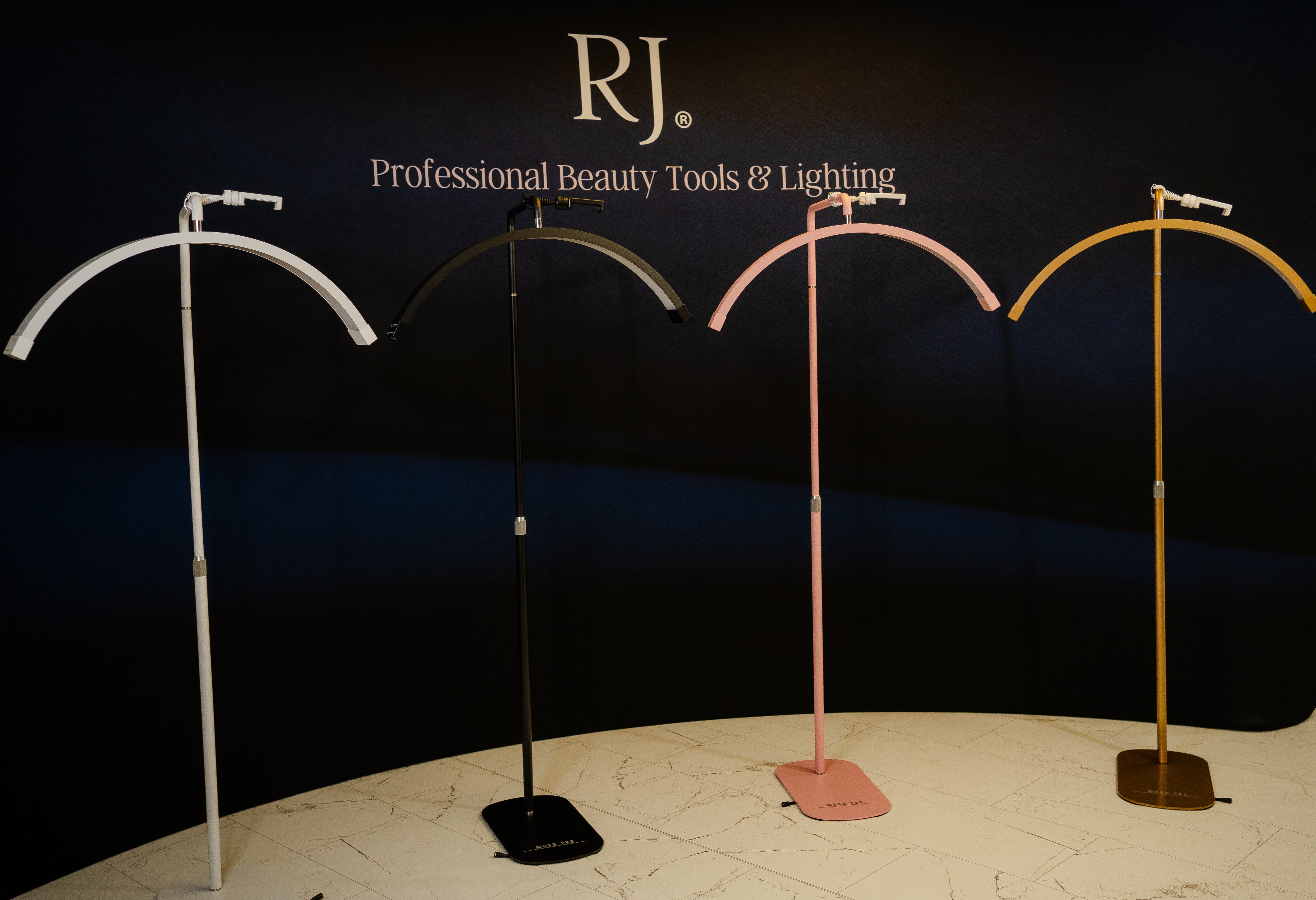 Lámpara Media Luna 28” – Luz LED Profesional para Estética | RJ Moon Pro