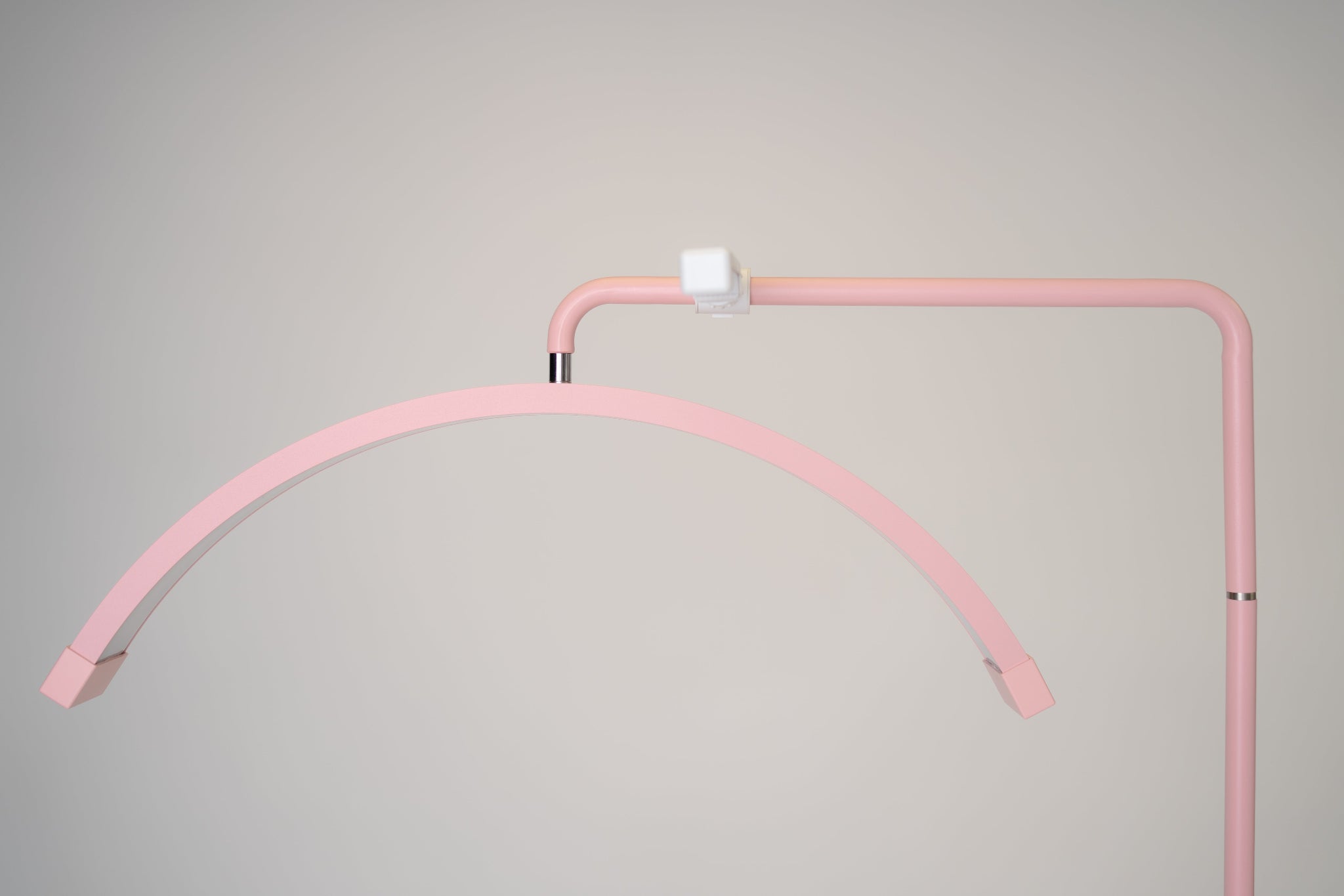 Lámpara Media Luna 28” – Luz LED Profesional para Estética | RJ Moon Pro