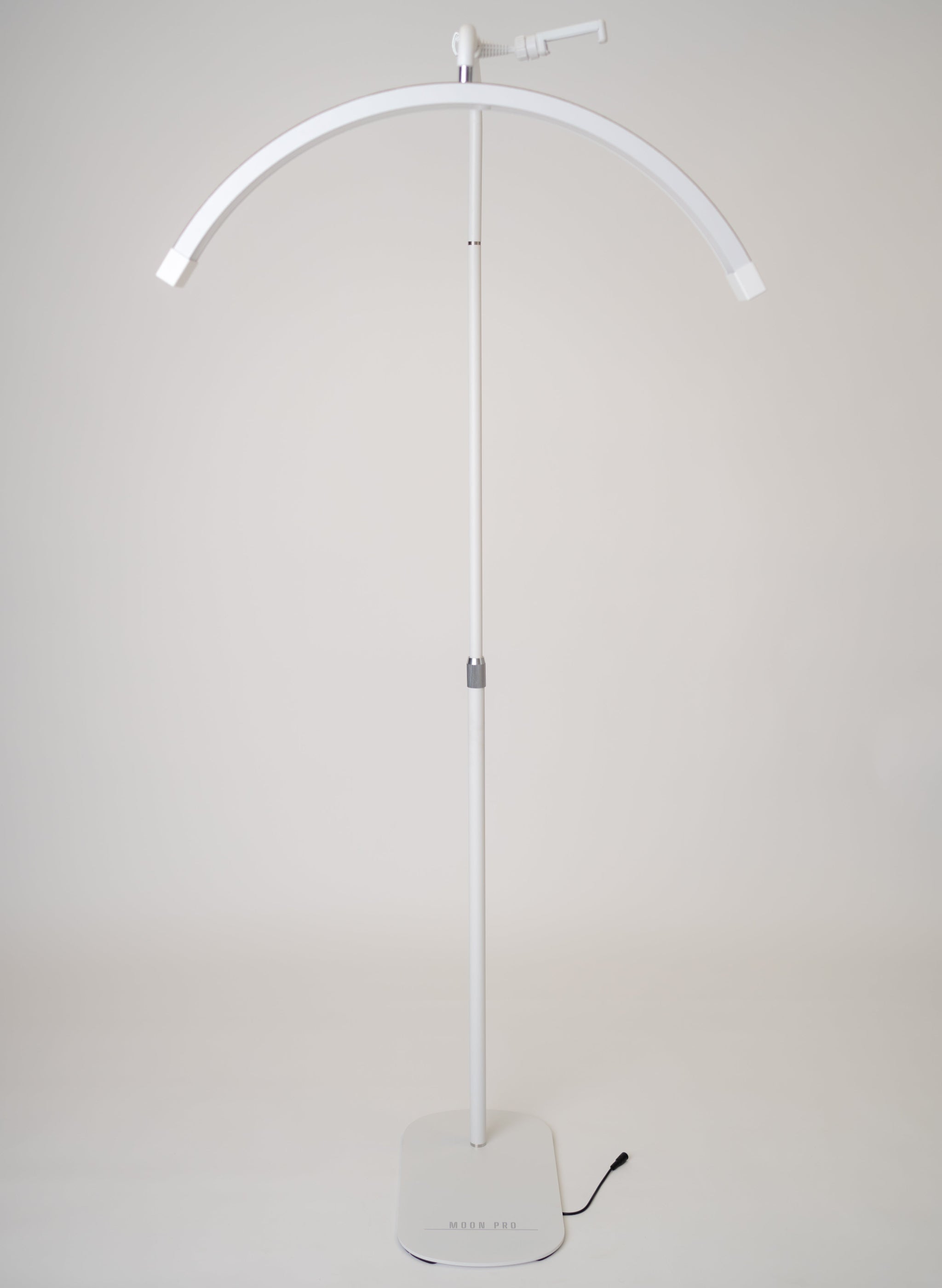 Lámpara Estética Media Luna Diamante 28” – Luz LED Profesional | RJ Moon Pro