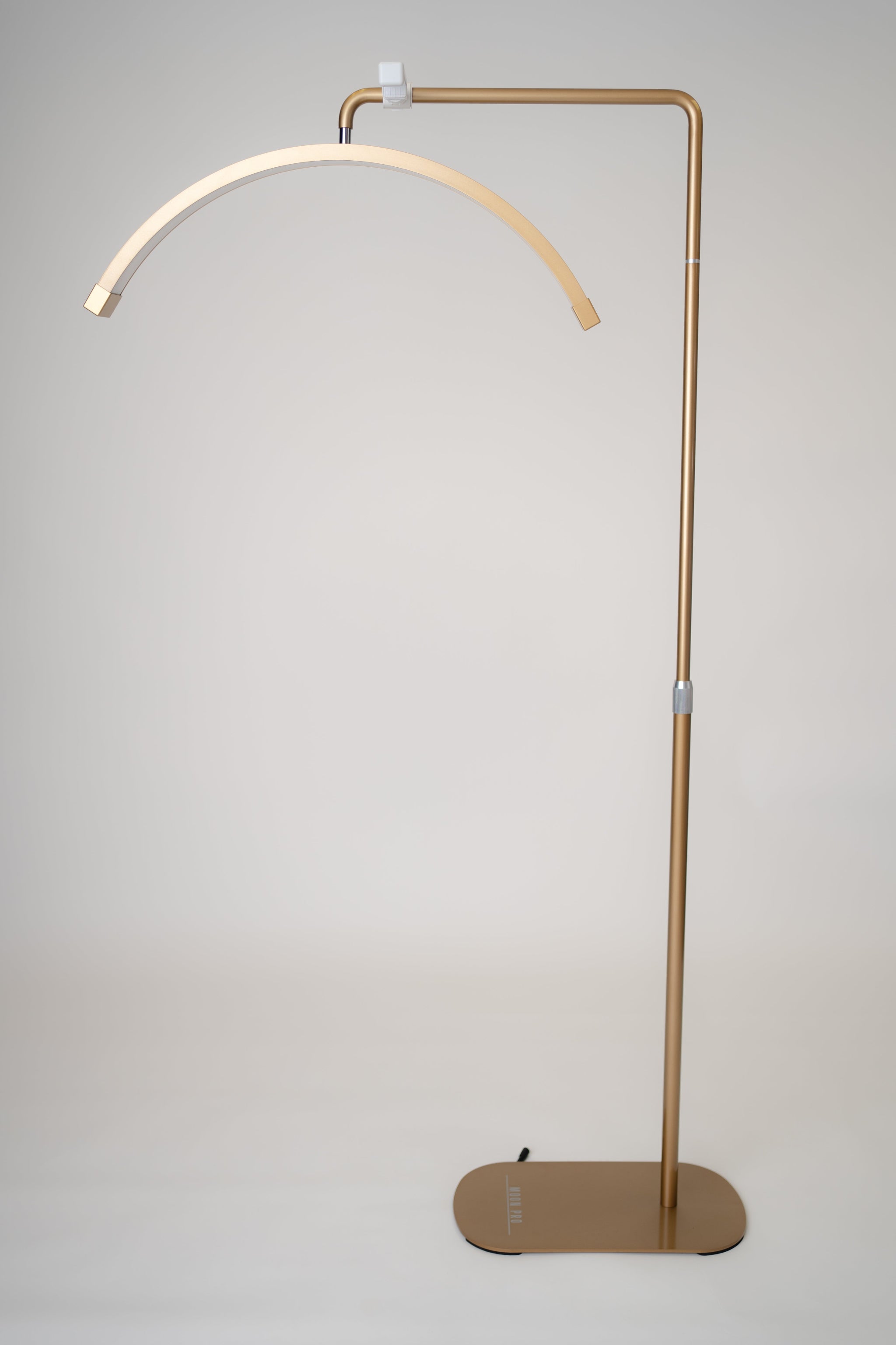 Lámpara Media Luna 28” – Luz LED Profesional para Estética | RJ Moon Pro