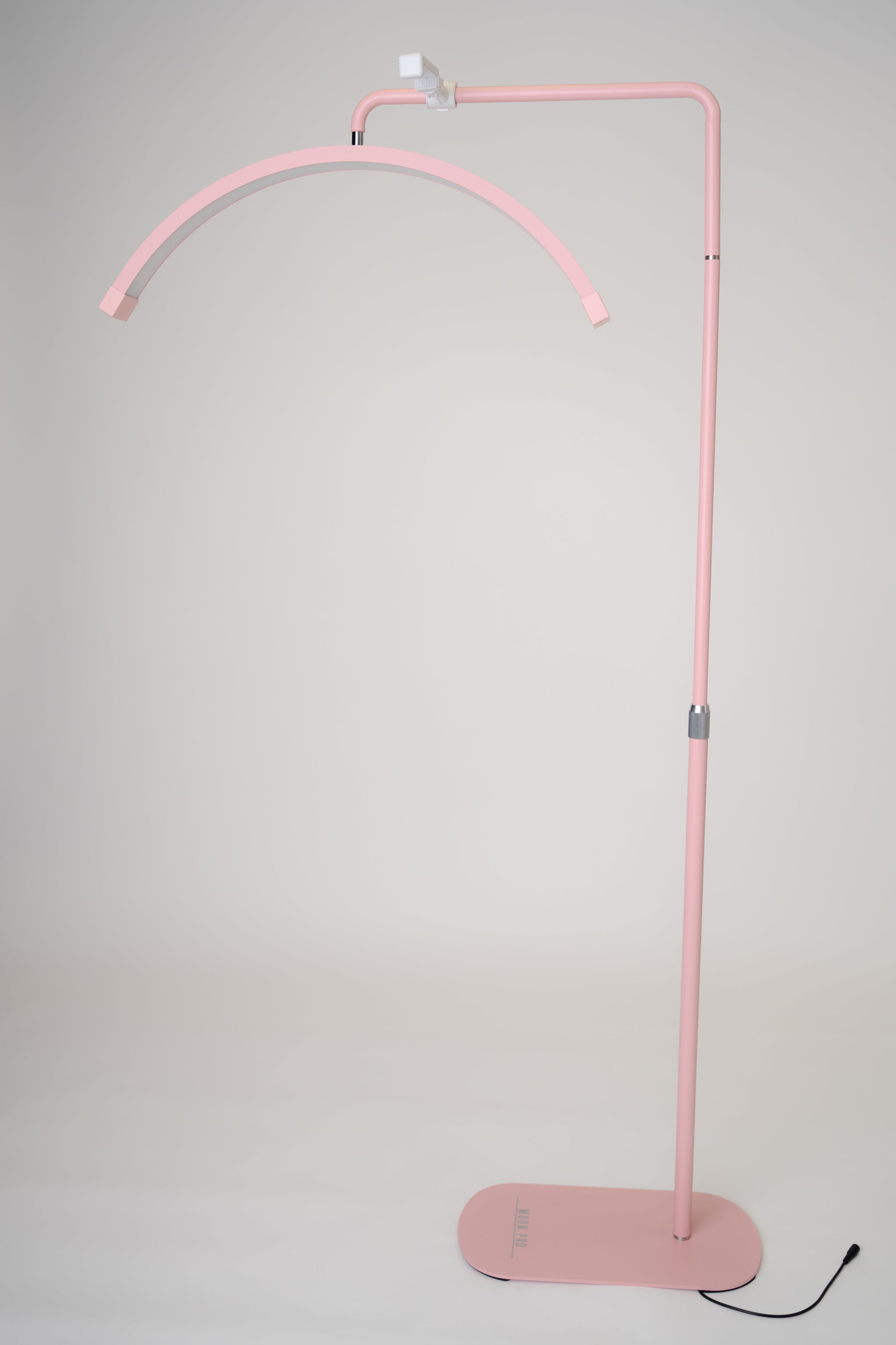 Lámpara Media Luna 28” – Luz LED Profesional para Estética | RJ Moon Pro