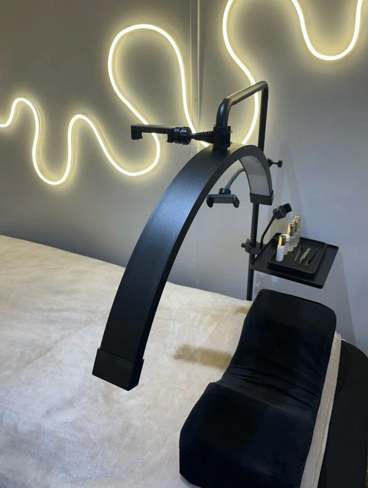 Lámpara Media Luna 28” – Luz LED Profesional para Estética | RJ Moon Pro